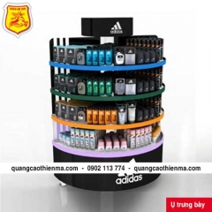 Ụ trưng bày sản phẩm Adidas